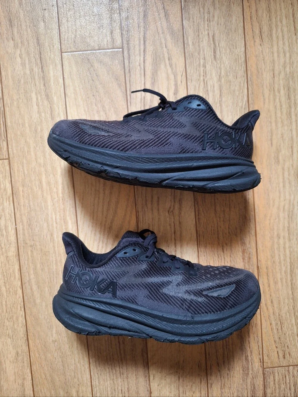 Hoka Clifton 9 Women's Black/Black Size 8.5D